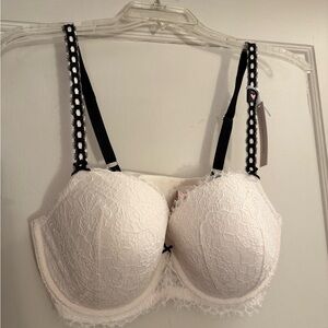 Victoria's Secret Dream Angels Lace Bra - White and Black